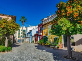 Spain, Palma de Mallorca, view of colorful houses in city center